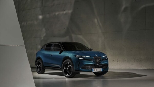 Junior 1.2 136 CV Hybrid eDCT6 Speciale}