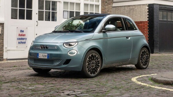 500 Red Cabrio 42 kWh}