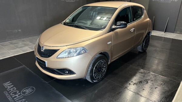 Ypsilon 0.9 TwinAir 85 CV 5 porte Metano Ecochic Gold}