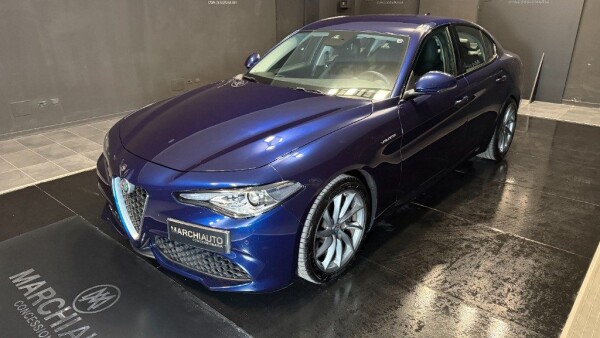 Giulia 2.2 Turbodiesel 210 CV AT8 AWD Q4 Veloce}
