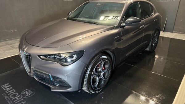 Stelvio 2.2 Turbodiesel 210 CV AT8 Q4 Veloce}