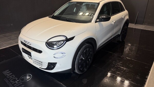 600 Hybrid 110 CV DCT MHEV La Prima II}