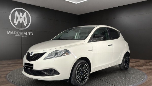 Ypsilon 1.0 FireFly 5 porte S&S Hybrid Ecochic Gold}